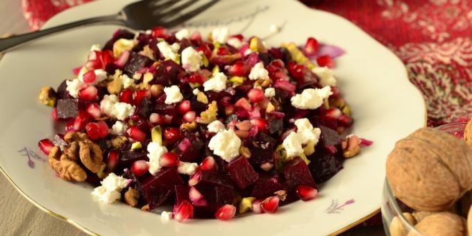 Salat med rødbeter, geitost og valnøtter