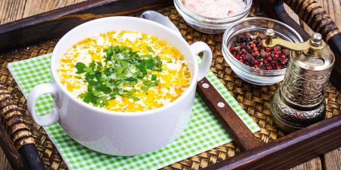 Cheese suppe med blomkål, kylling og grønne erter