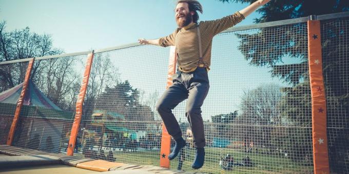 Hva å gi fyren bursdag: Hopping på trampoline