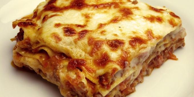 Klassisk lasagne med kjøttdeig og hvit saus