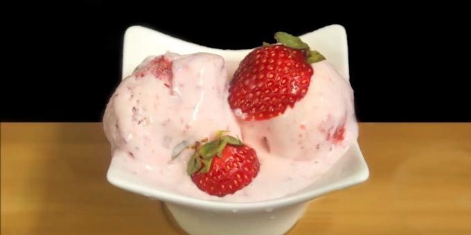 Hvordan lage iskrem med kondensert melk og jordbær