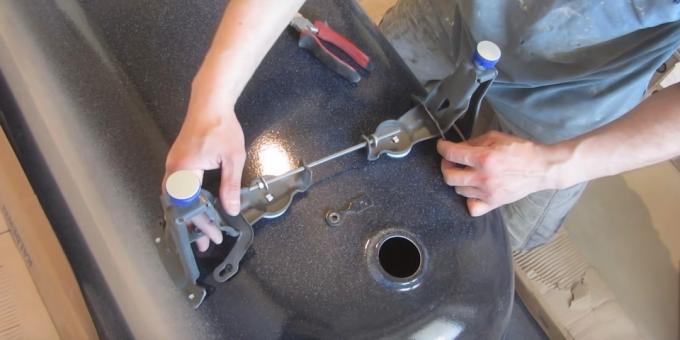 Installere bath: hvordan å montere stålbade føtter