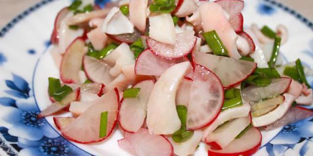 Salat av reddik og blekksprut