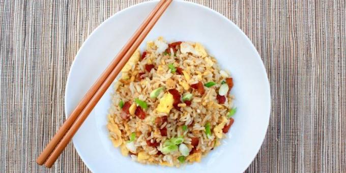 Hvordan lage stekt ris med egg
