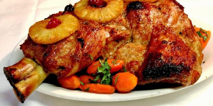 Svinekjøtt i ovnen: Svinekjøtt med ananas, mandler og svisker