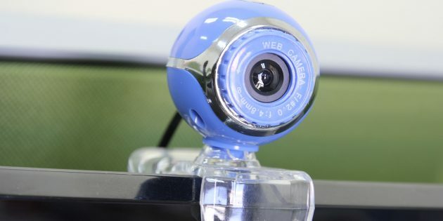 Hvordan koble et webkamera til en datamaskin