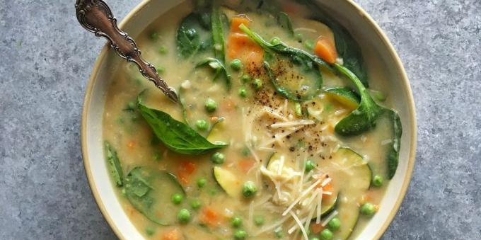 grønnsaksupper: suppe med squash, spinat, bønner og hvitvin