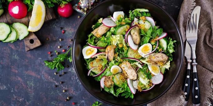 Salat med blåskjell, egg og reddiker
