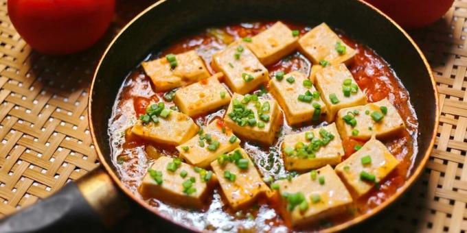 Stekt tofu med tomatsaus