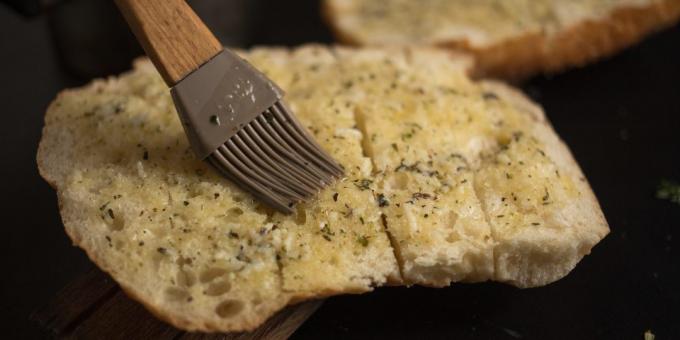 hvitløk toasts brød og smør