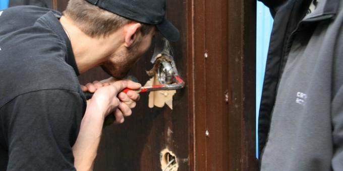 Hva gjør du hvis du mister nøklene til leiligheten: åpne døren lås