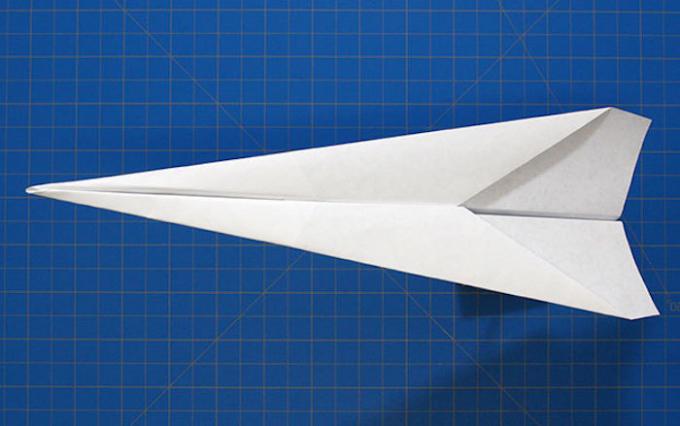 Hvordan lage et fly av papir