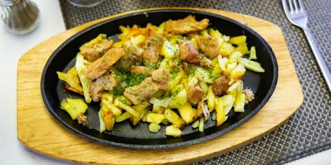 Stekte poteter med kjøtt i panne