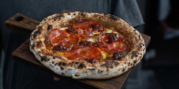 Napolitansk pizza med gorgonzola