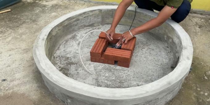 Hvordan lage en gjør-det-selv-fontene: legg en støtte fra murstein