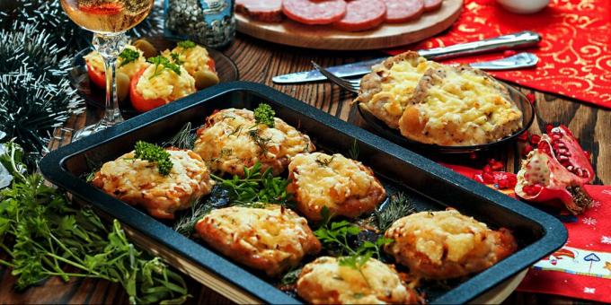 hvordan lage fransk kjøtt med poteter, tomater og ost