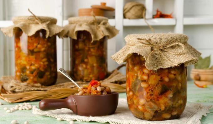 Auberginesalat med bønner til vinteren