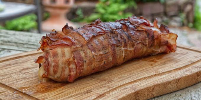 Saftig svinekjøtt bakt i bacon