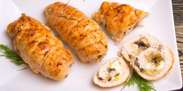 Oppskrifter kylling i ovnen: Kylling ruller med sopp og egg