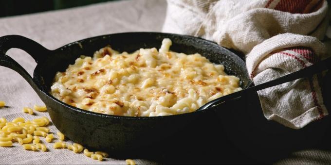 Pasta gryte med løk og feta