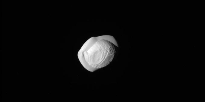 Bilde plass: melbolle på Saturns bane