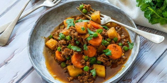 Hakket biff med grønnsaker og tomatsaus