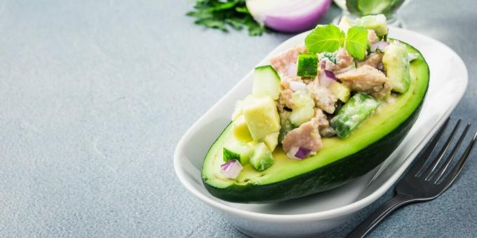 Salat med avokado og tunfisk