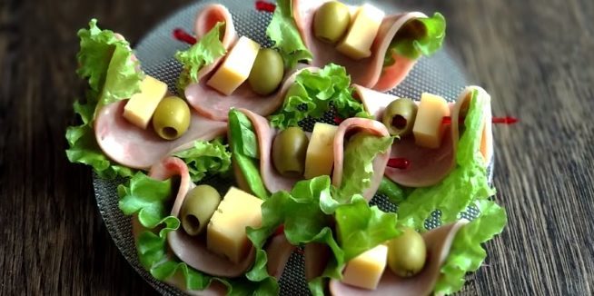 Oppskrifter kanapeer med skinke, ost og oliven