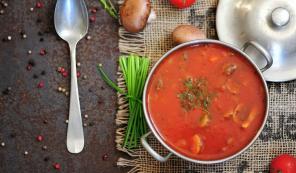 Tomatsuppe med kylling, kål og sopp