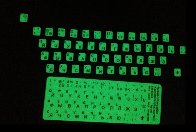 Fluorescent etiketter for tastatur