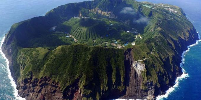 Asiatiske territorium er ikke forgjeves tiltrekke turister: den vulkanske øya Aogasima, Japan