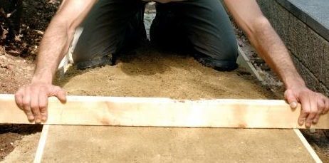 Hvordan lage en hage bane: fordele sand