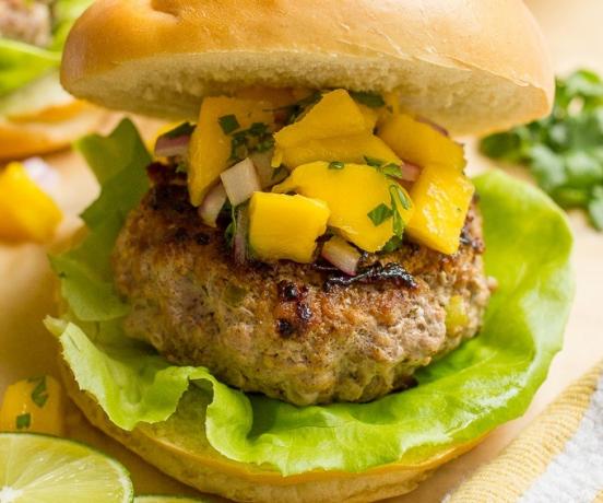 Oppskrift: burger med svinekjøtt og mango