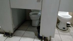 15 forferdelige toalettdesigner i barer og skoler