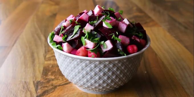 Kostholdsoppskrifter: Rødbetsalat med feta, kikerter og sitrondressing