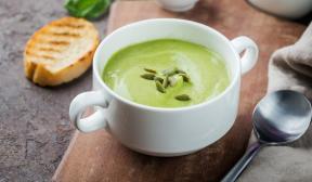 Kremet suppe med grønne erter og avokado