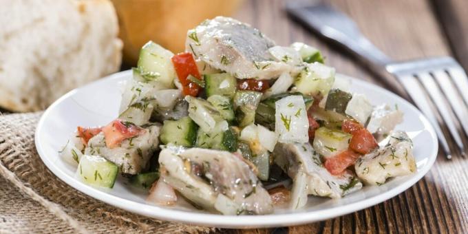 Salat med sild og grønnsaker