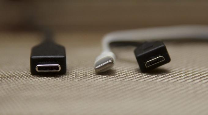 Fra venstre til høyre: USB Type-C, Lightning, micro USB