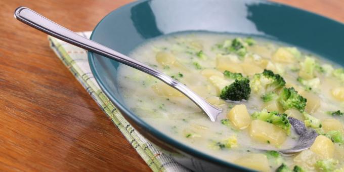 grønnsaksupper: suppe med brokkoli, poteter og parmesan