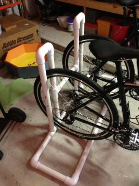 Hvor og hvordan du lagrer en sykkel: 5 enkle DIY-løsninger
