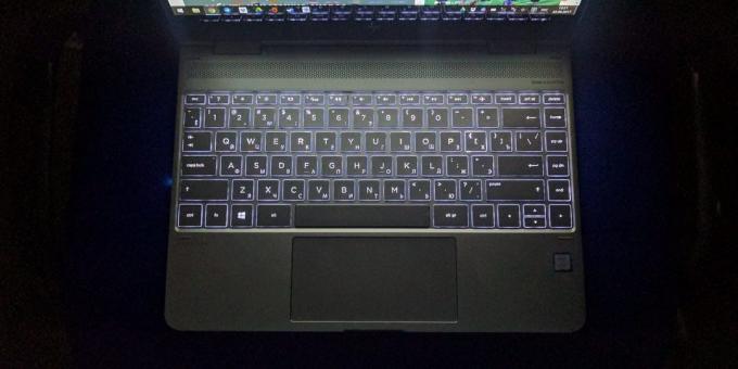 HP Spectre X360: bakgrunnsbelyst tastatur