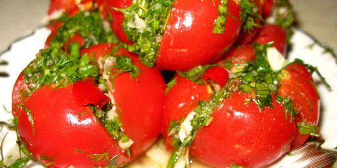Saltet tomater med hvitløk og urter
