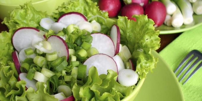 Salat med reddiker og gressløk