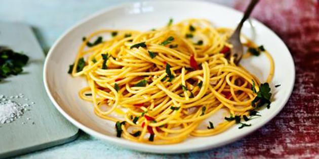 Spaghetti med hvitløk og olje
