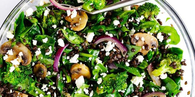 Vegetabilsk salat med brokkoli, spinat og linser