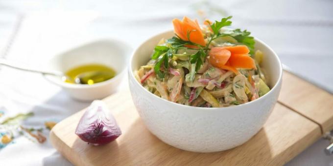 Salat med champignon, skinke og pepper
