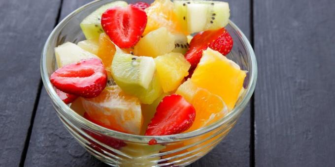 Fruktsalat med jordbær og limedressing