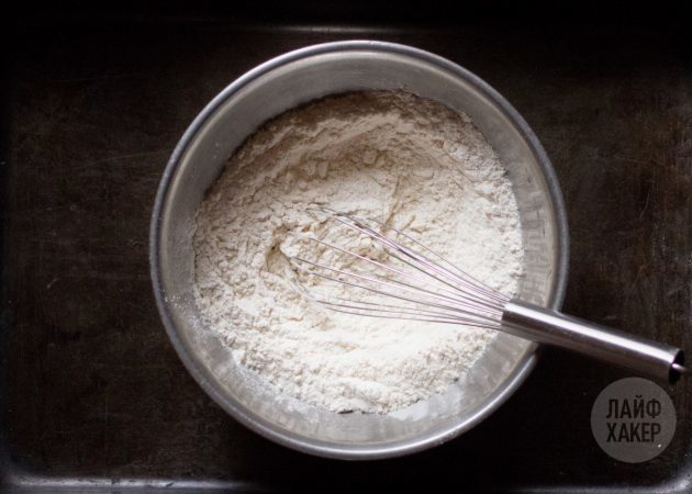 Hvordan lage muffins til frokost: Bland ingrediensene
