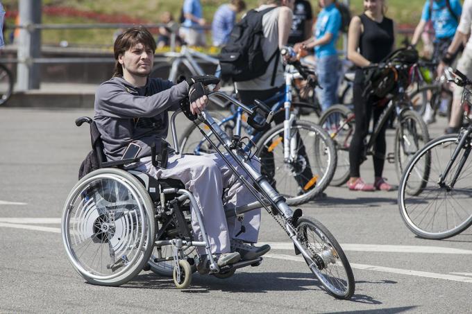 Personer med nedsatt funksjonsevne: Eugene Krasnoperov, hendbaykerov aktivist
