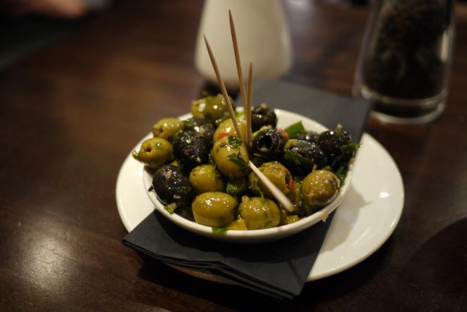 Oliven i krydret marinade